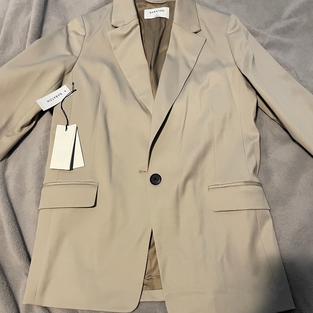 New aritiza blazer! Still has tags on!